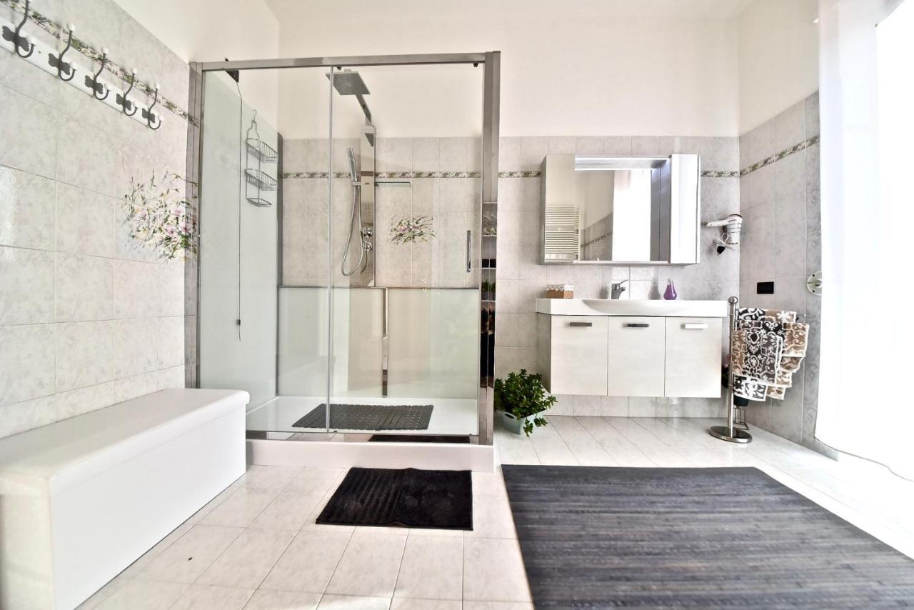 Modern Apartment Halfway Between Milan And Como 코글리아테 외부 사진