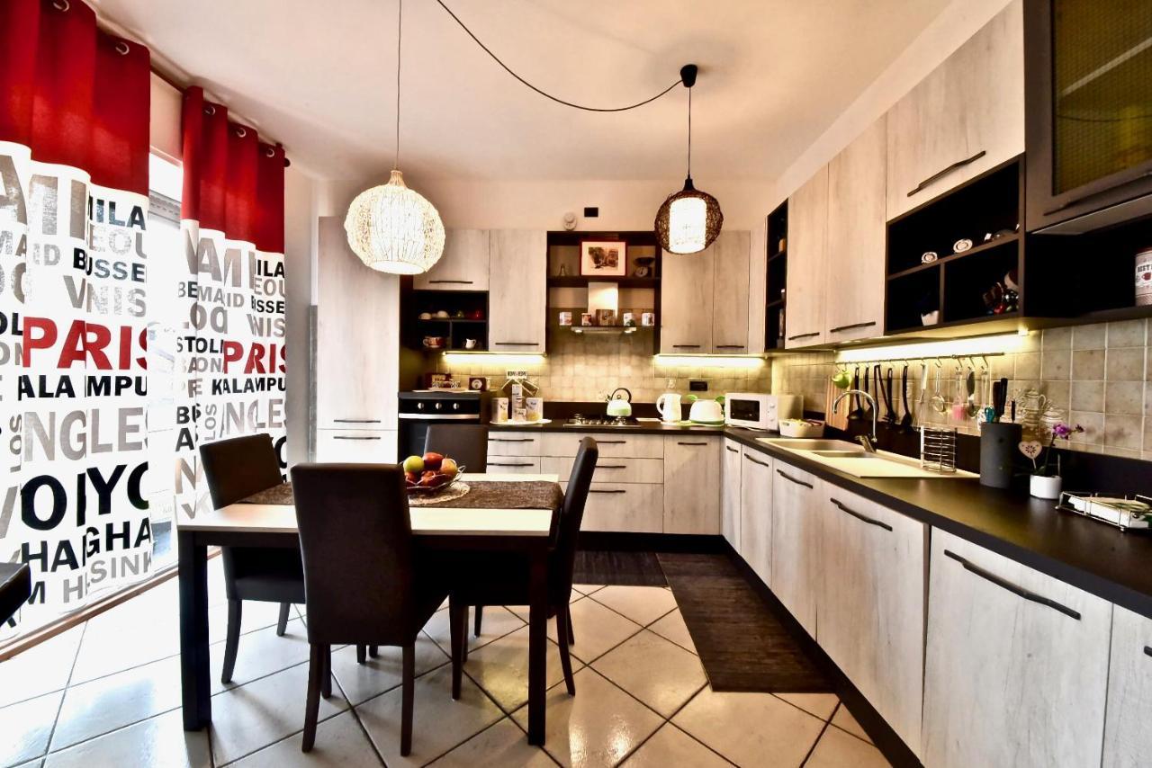 Modern Apartment Halfway Between Milan And Como 코글리아테 외부 사진