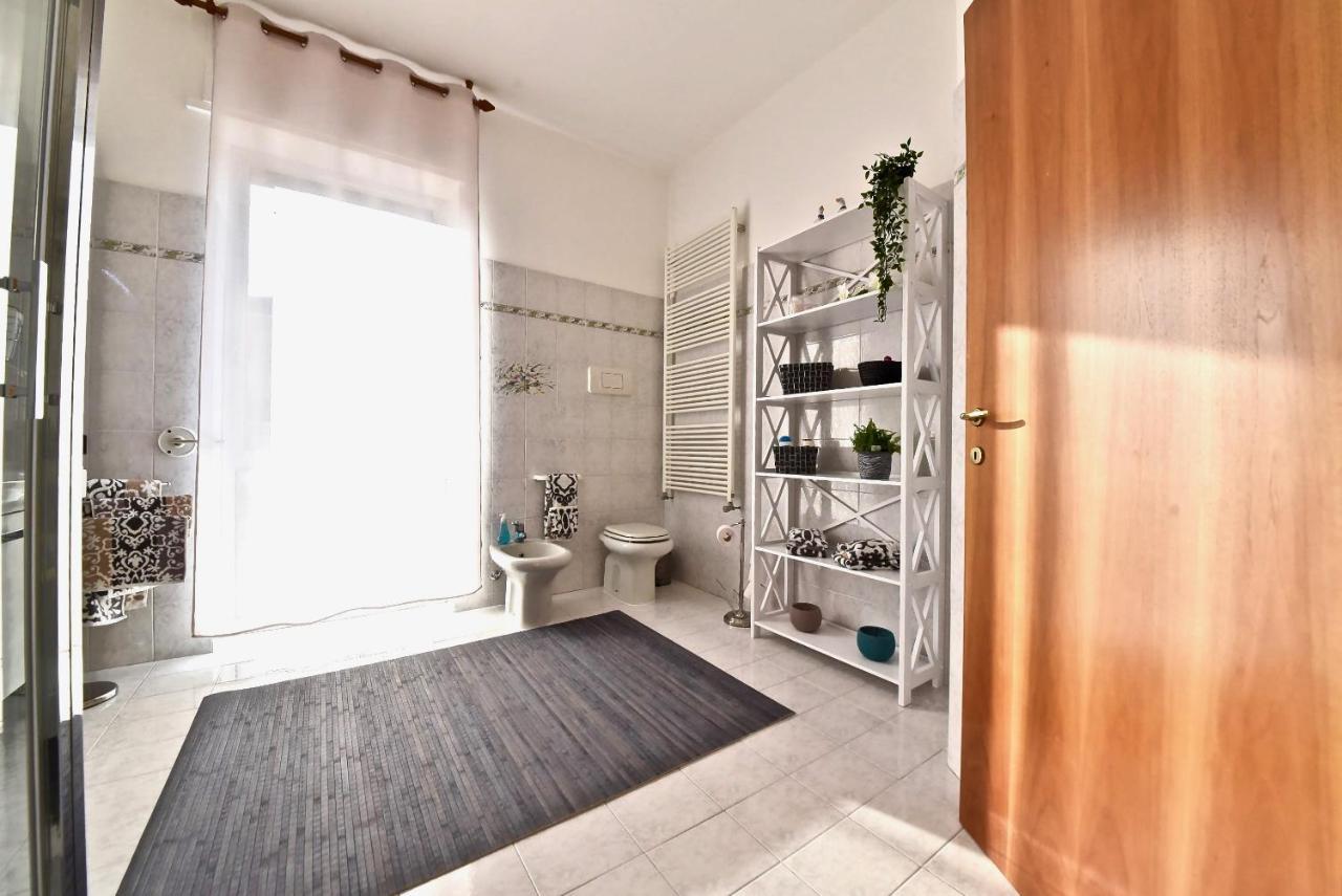 Modern Apartment Halfway Between Milan And Como 코글리아테 외부 사진