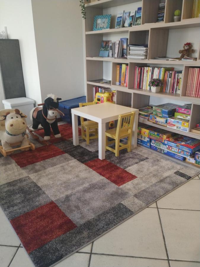 Modern Apartment Halfway Between Milan And Como 코글리아테 외부 사진