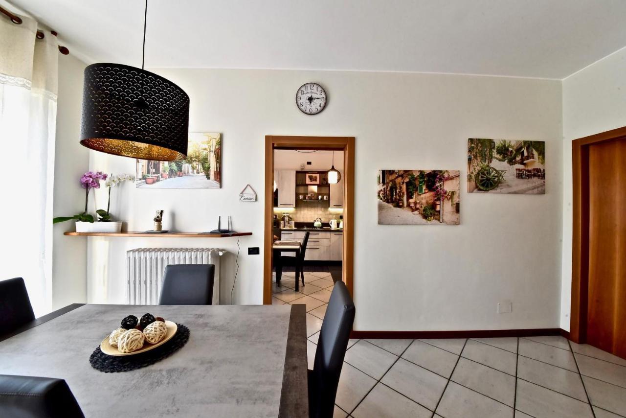 Modern Apartment Halfway Between Milan And Como 코글리아테 외부 사진