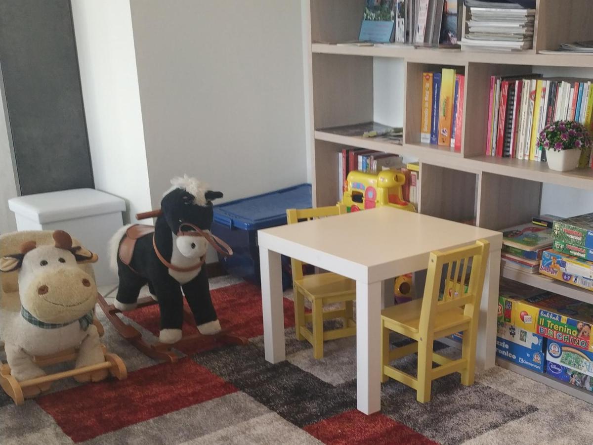 Modern Apartment Halfway Between Milan And Como 코글리아테 외부 사진
