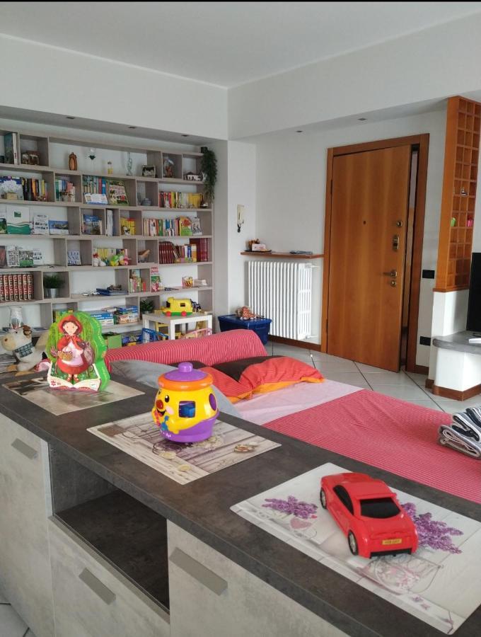 Modern Apartment Halfway Between Milan And Como 코글리아테 외부 사진
